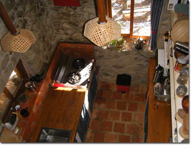 �ォ�猩��ΐς݂̉Ƃ̃L�b�`��