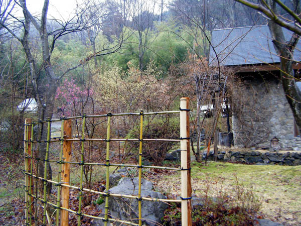 �N���}�`�X�̃t�F���X�A�|�_��V��