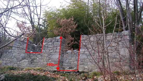 ���������̍����A����160�����B