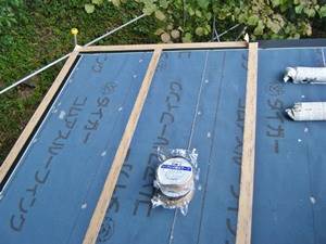 �����ɉ��r�V�[�g��\�邽�߂̗��ʐڒ��e�[�v�̐ڒ�����