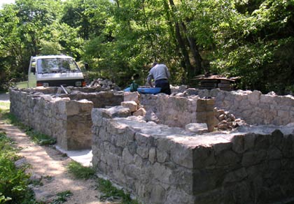 �����V�O�Z���`�̐Ε�